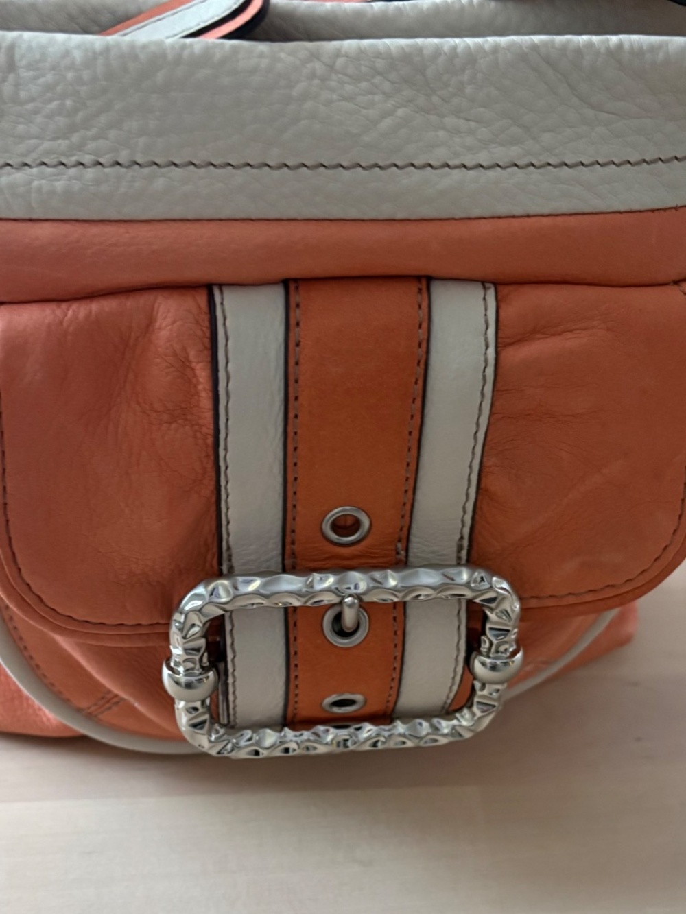 B. Makowsky Peach& White Pebbled Leather Crossbody Bag -NWT - Picture 3 of 8
